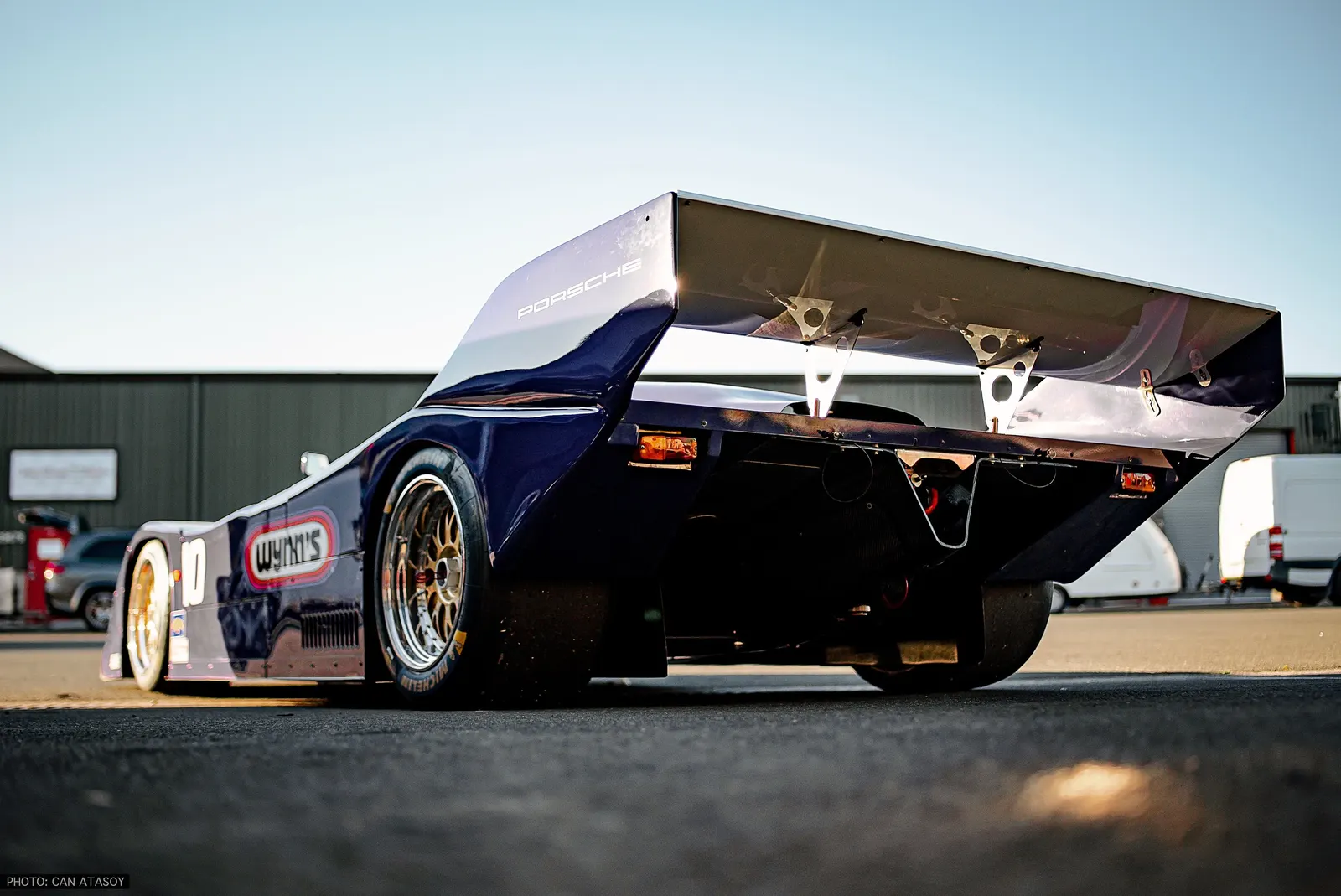 962 2