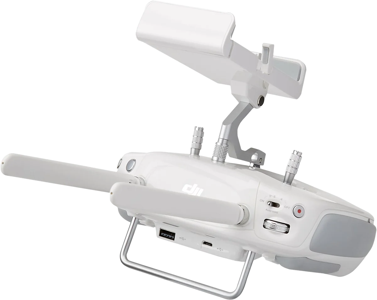 DJI Phantom 4 Pro kumandasının alt yüzü: USB-A portu ve bilgisayara bağlanan micro-USB portu